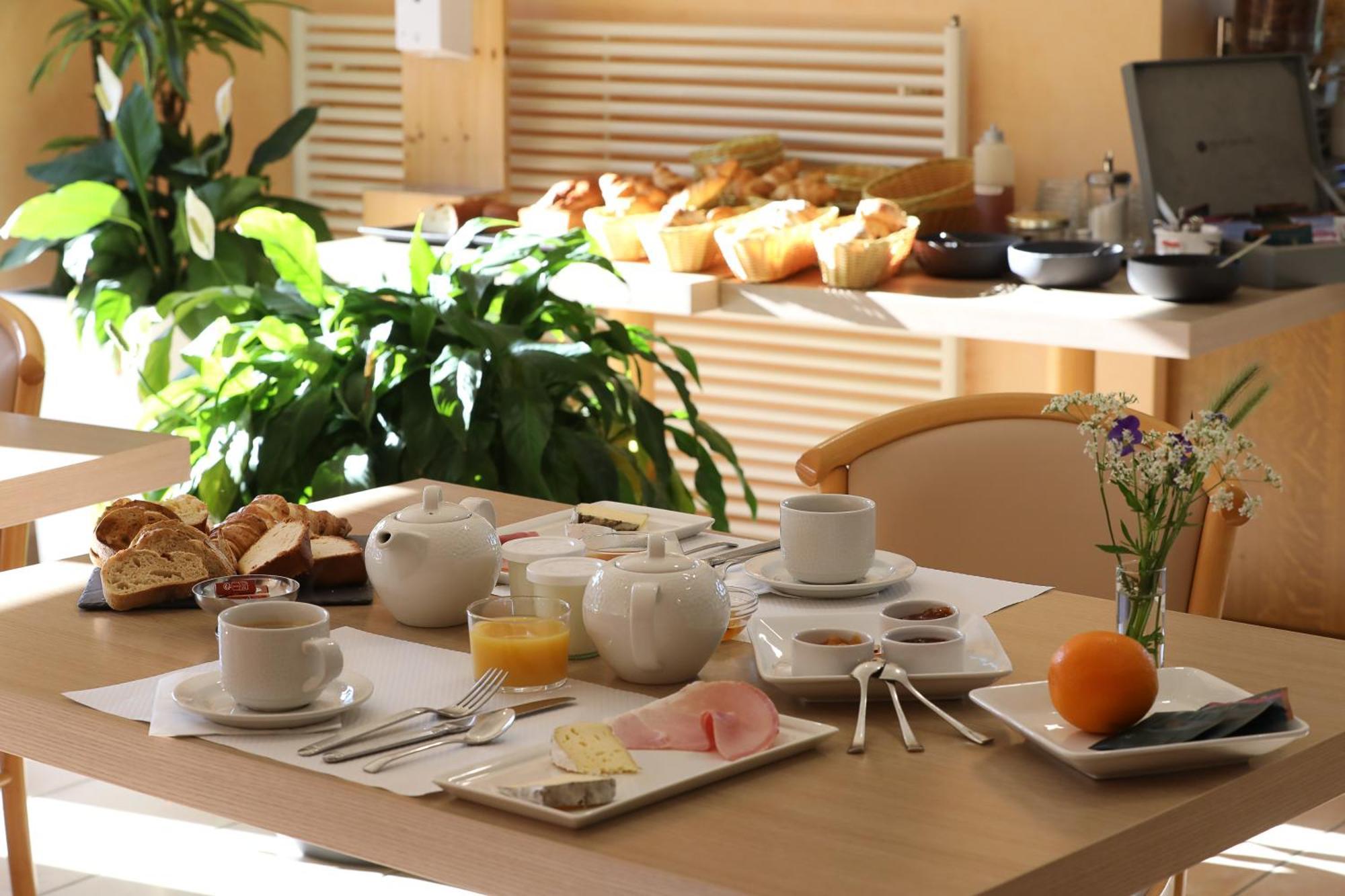 Logis Hotel Spa Restaurant Le Provence Lanarce Экстерьер фото