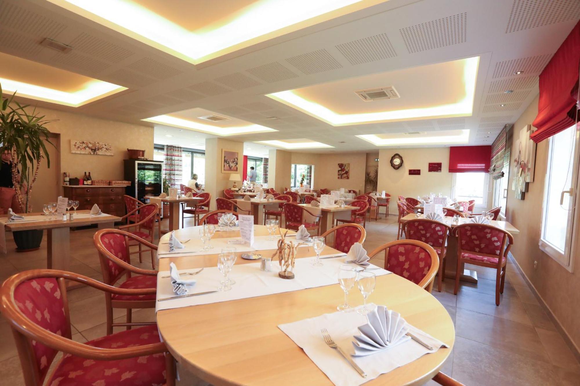 Logis Hotel Spa Restaurant Le Provence Lanarce Экстерьер фото